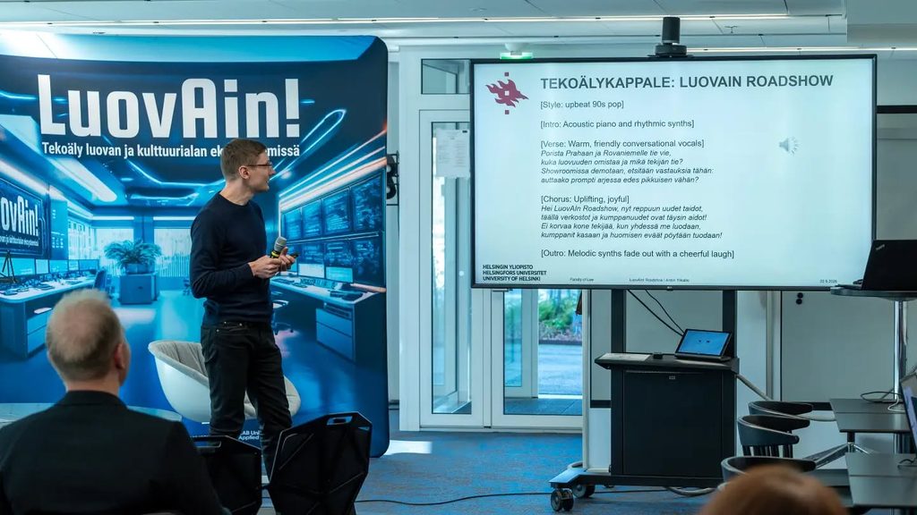 Anton Ylikallio pitää puheenvuoroa